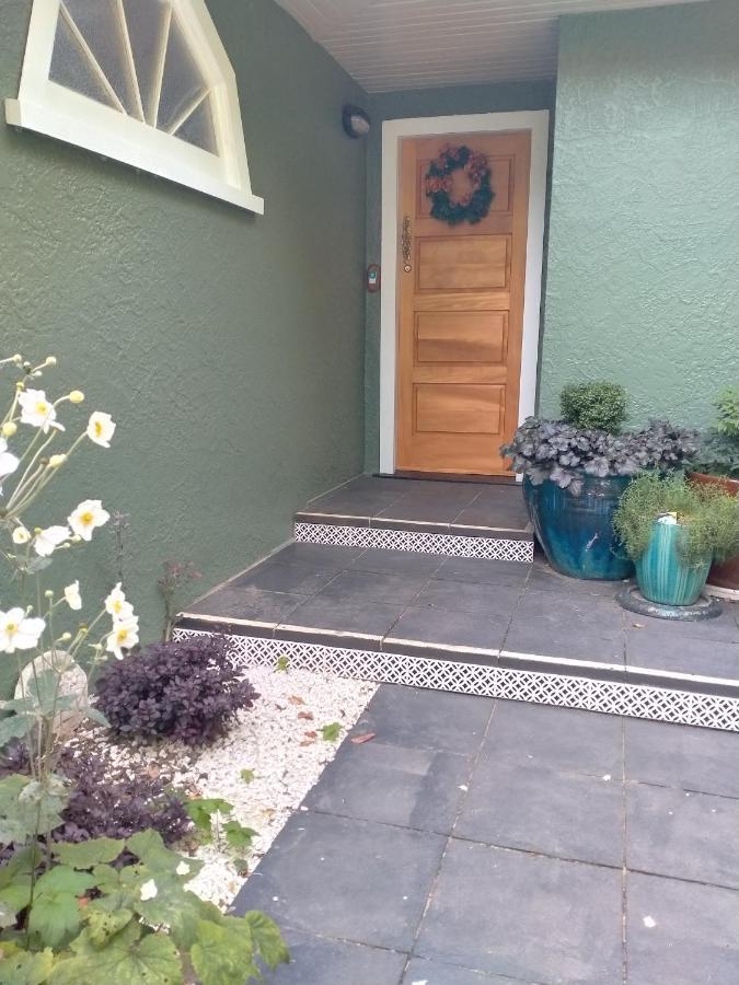 Amberly House Rotorua Bed & Breakfast エクステリア 写真